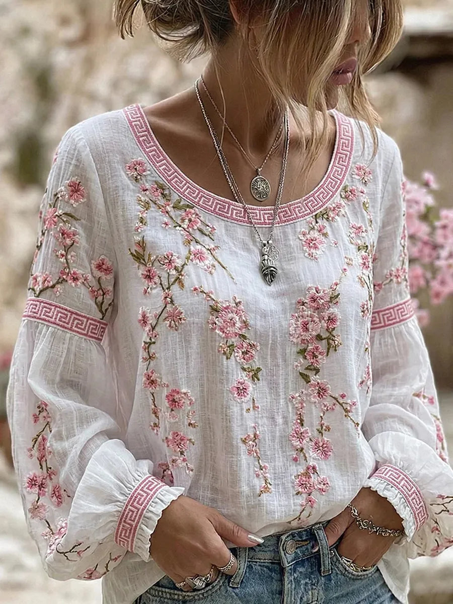 Blusa blanca con bordado floral rosa
