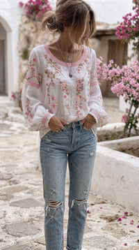 María | Blusa Floral Bordada